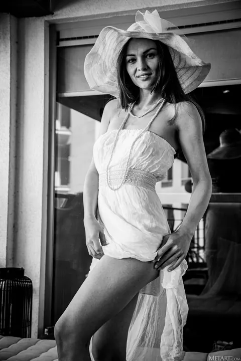 Rita Y: Brunette Poses in a Skirt and Teases Her Figure – photo 18 of 21