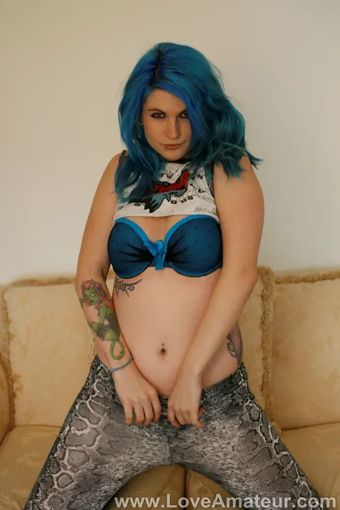 Emma Black: Busty British Woman Strips Out of Her Lingerie – photo 3 of 16