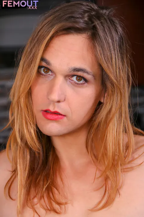 Trans Woman Stands Nude and Turns to Show Front and Back – photo 7 of 16