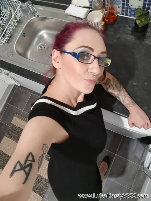 Demona Dragon: Amateur Redhead PAWG Spreads Her Pussy for a Selfie – photo 5 of 20
