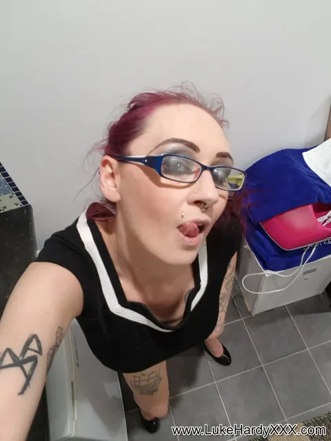Demona Dragon: Amateur Redhead PAWG Spreads Her Pussy for a Selfie – photo 3 of 20