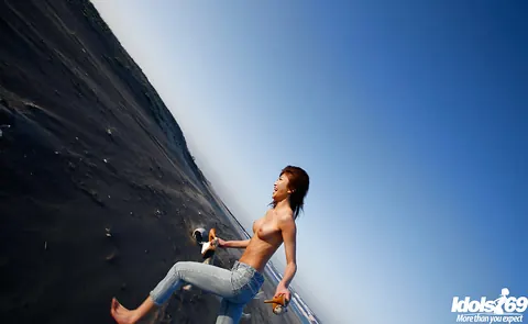 Yu Satome: Japanese Brunette Reveals Her Big Tits on the Beach – photo 14 of 14