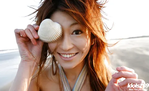 Yu Satome: Japanese Brunette Reveals Her Big Tits on the Beach – photo 4 of 14