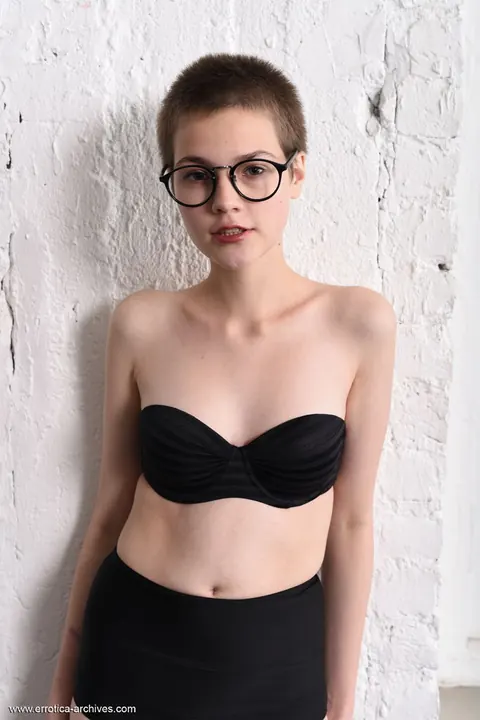 Short-Haired Brunette in Glasses and Shorts Poses Nude by the Window – photo 3 of 16