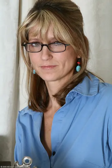 MILF in Glasses Strips and Spreads Her Trimmed Pussy