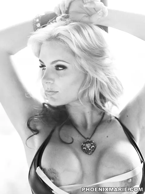 Phoenix Marie: Tall Blonde MILF Poses in a Bikini and Panties Then Strips Nude – photo 9 of 15