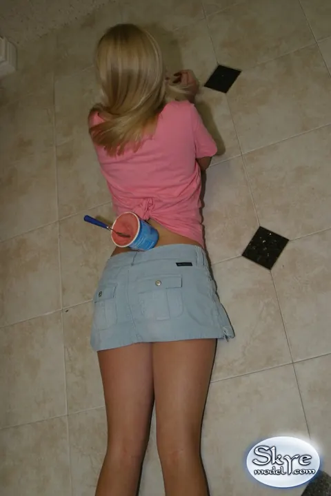 Skye Model: Thick Blonde Lifts Her Skirt and Spreads in the Kitchen – photo 8 of 12