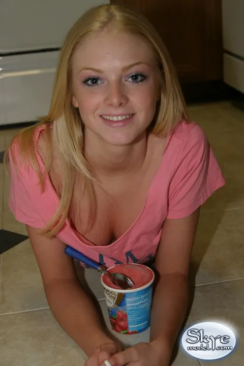 Skye Model: Thick Blonde Lifts Her Skirt and Spreads in the Kitchen – photo 10 of 12