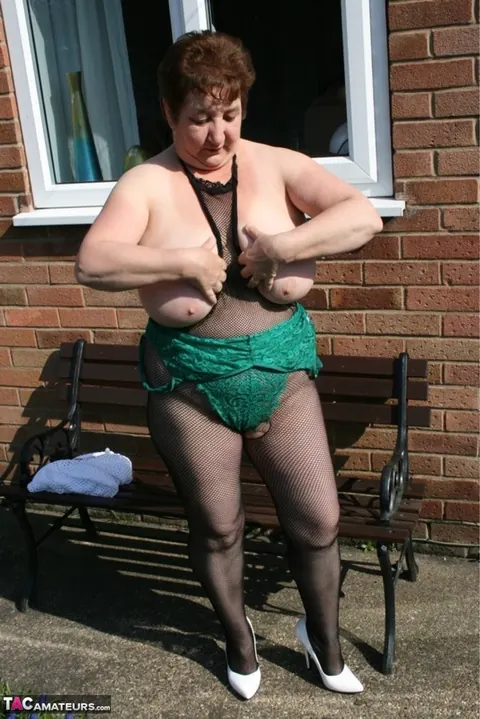 Kinky Carol: Curvy British Redhead Shows Her Big Natural Tits Outdoors – photo 9 of 16