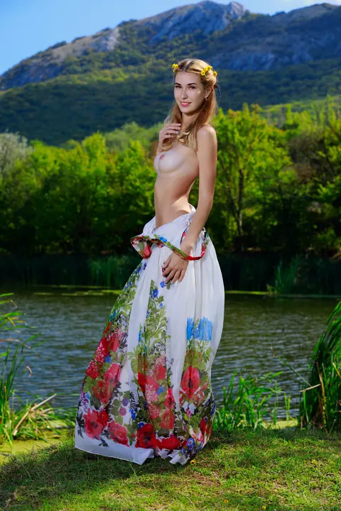 Tall Russian Redhead Strips Out of Her Dress – photo 2 of 21