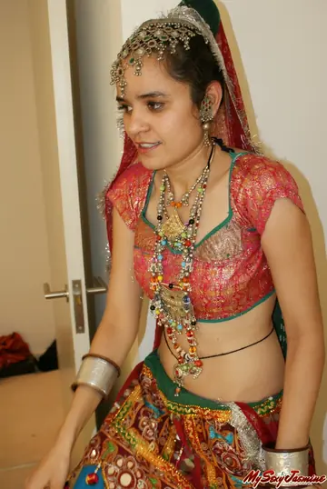 Thick Indian Woman Strips Off Her Skirt and Poses in Cotton Panties