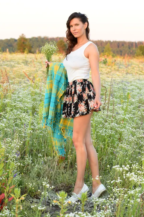 Suzanna Aye: Thick Brunette Pulls Panties Aside and Spreads Her Legs Outdoors – photo 21 of 21