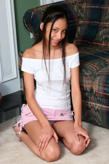 Alexis Love – Latina Brunette Spreads Her Pussy and Fists Herself in a Skirt