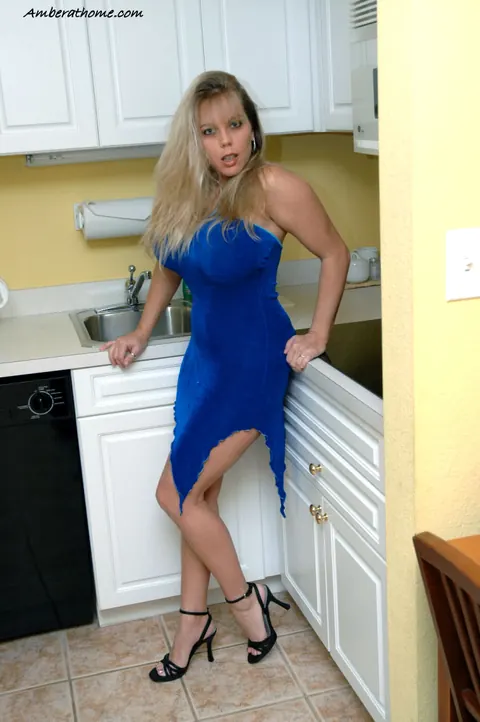 Amber Lynn Bach: Thick Blonde MILF in Heels Shows Her Hairy Pussy in the Kitchen – photo 1 of 15