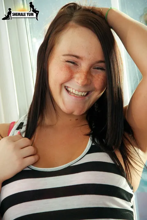Curvy Trans Woman Shows Off Her Big Ass in Striptease – photo 2 of 16