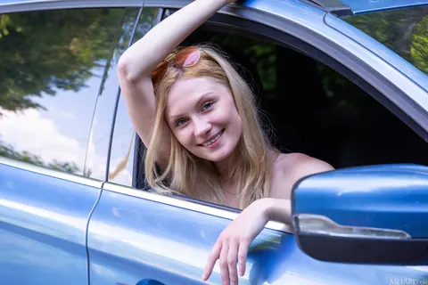 Gerda Rubia: Tall Ukrainian Brunette Poses and Spreads Her Legs – photo 21 of 21