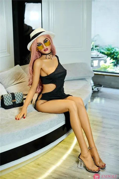 Woman Strikes a Pose in a Black Dress – photo 7 of 12
