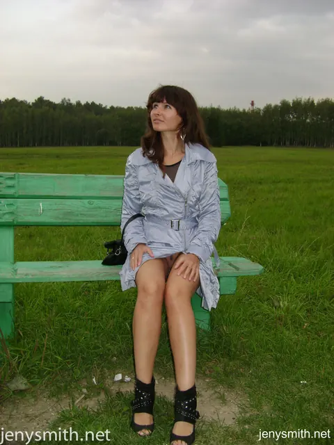 Jeny Smith: Thick Brunette MILF Spreads Her Legs in Pantyhose and Heels Outdoors – photo 2 of 15