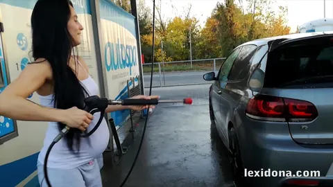 Lexi Dona: Pregnant Czech PAWG Washes a Car and Shows Her Bump – photo 9 of 15