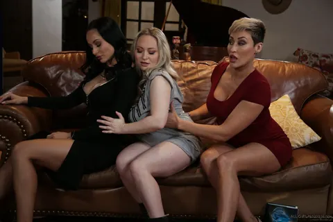 Aiden Starr: Blonde and Brunette MILFs Lick, Finger and Spread on the Sofa – photo 4 of 17