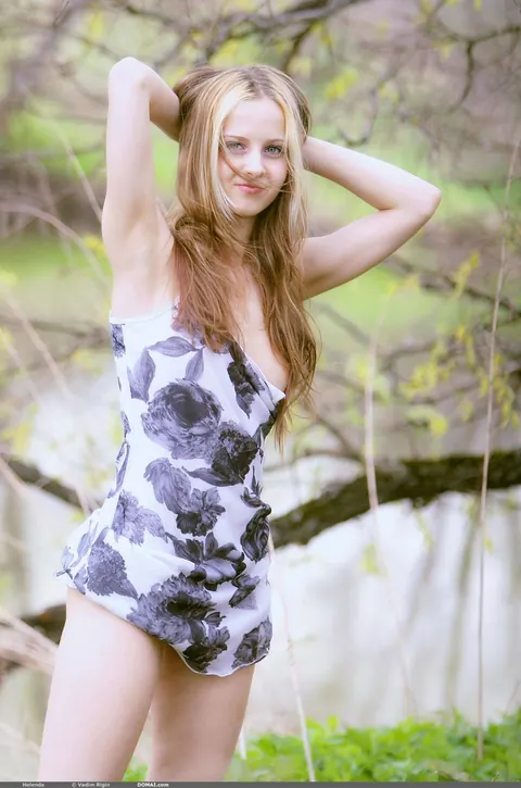 Woman Undresses and Poses Nude in Glamour Style – photo 1 of 21