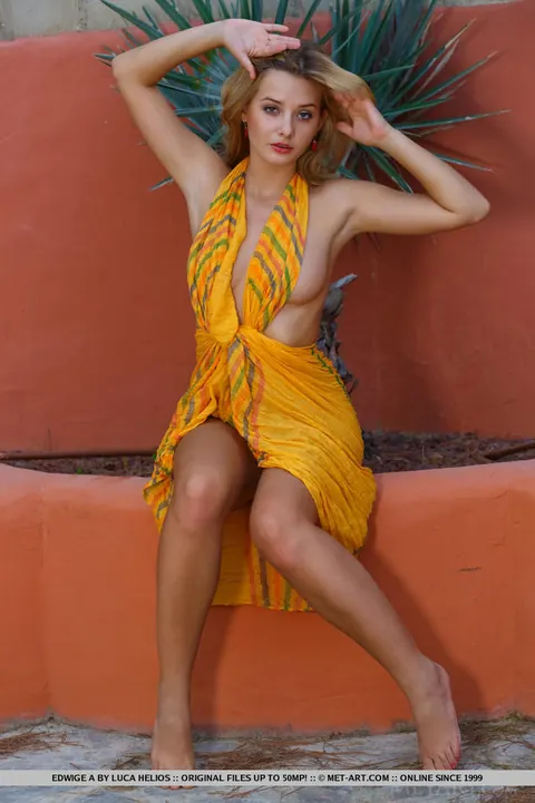 Anna Tatu: European Redhead Spreads Her Trimmed Pussy and Shows Her Bare Feet – photo 4 of 18