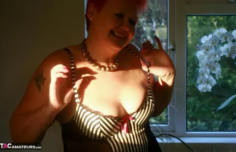 Valgasmic Exposed: European Redhead MILF Spreads Her Shaved Pussy on the Bed – photo 2 of 20