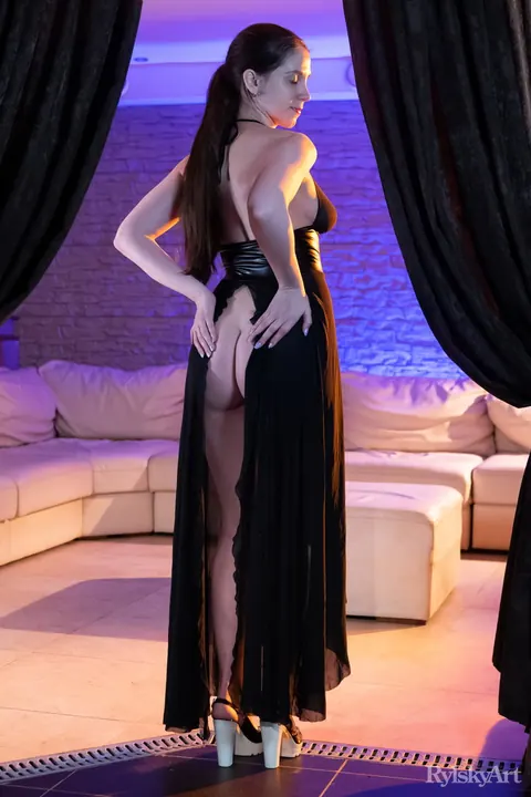 PAWG in Heels Strips and Spreads Her Pussy – photo 4 of 16