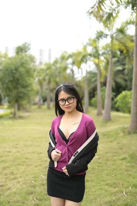 Petite Asian Babe with Big Tits Poses Outdoors in Glasses – photo 9 of 21