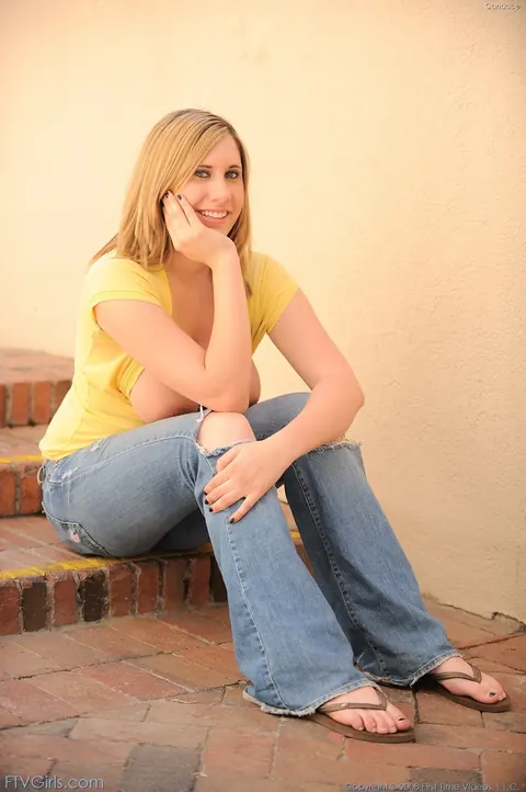 Blonde in Jeans Poses and Shows Her Big Tits in Public – photo 12 of 20