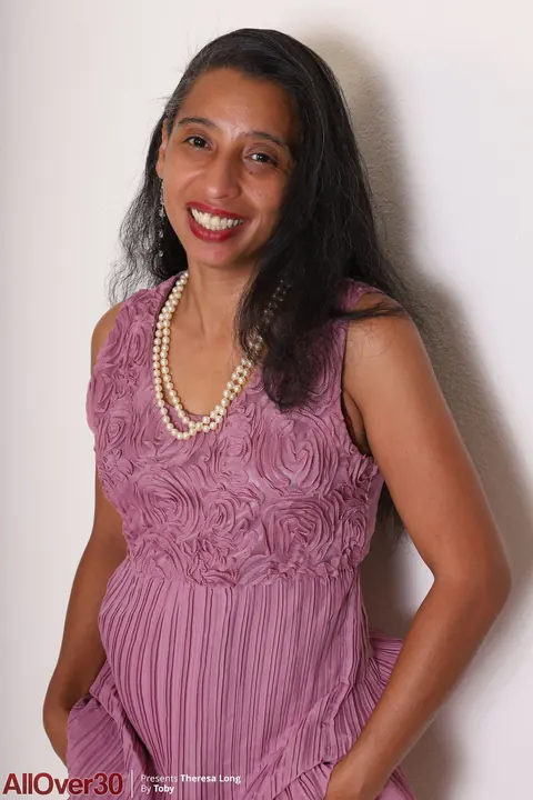Theresa Long: Mature Ebony MILF Poses Nude Showing Her Body – photo 2 of 21
