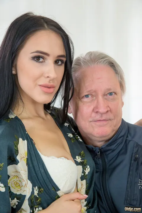 Alyssa Bounty: Thick Woman in Glasses Rides Her Grey-Haired Partner – photo 2 of 21