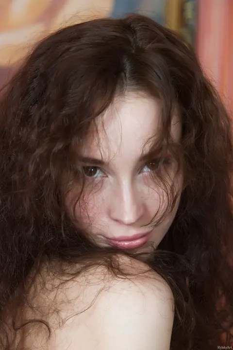 Curly-Haired Woman Bares Her Hairy Pussy – photo 20 of 20