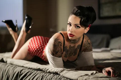 Leigh Raven: Two Busty MILFs in Lingerie and Heels Spread for the Camera – photo 2 of 15