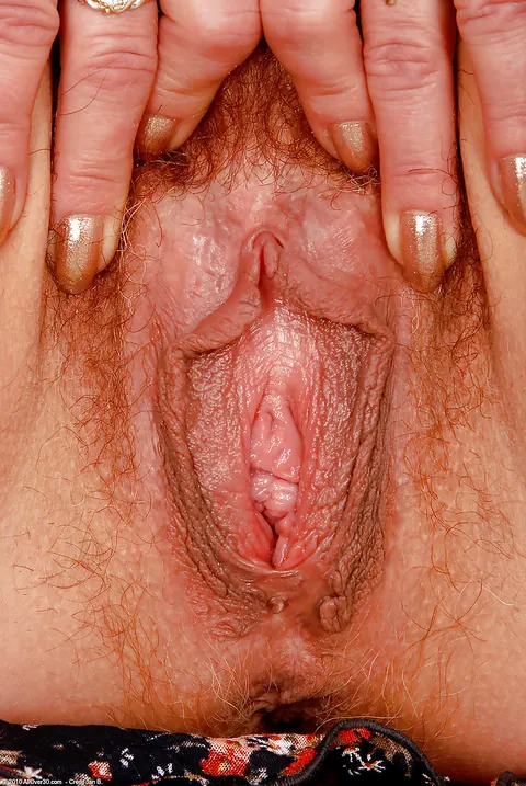 Short-Haired Mature Woman Bares Her Hairy Pussy on the Kitchen Counter – photo 8 of 16