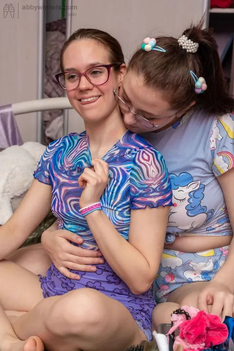 Australian PAWG Amateurs Lick and Finger Each Other in Socks – photo 1 of 20