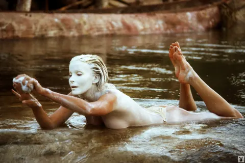 Bo Derek: Mature Blonde MILF with Short Hair Poses Nude Outdoors – photo 10 of 16