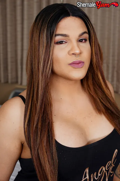 Trans Woman Peels Off Her Top and Poses Nude Showing Her Figure – photo 4 of 16