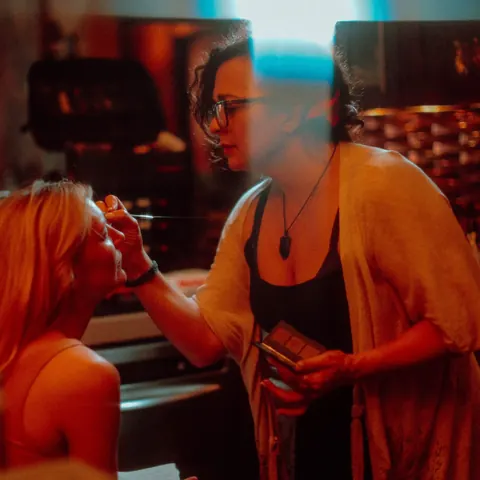 Nica Noelle & Mona Wales: European Lesbians Kiss and Fuck in an Office – photo 2 of 20