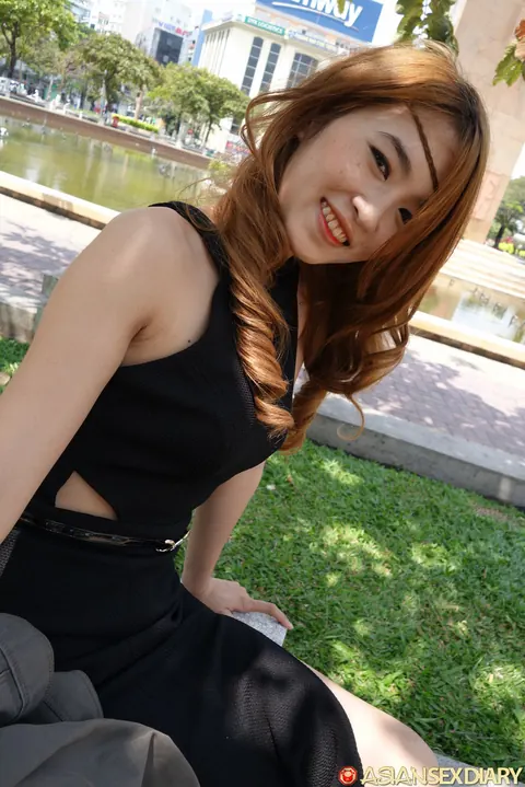 Petite Asian Babe Gets Fucked Doggy Style in a Hotel – photo 1 of 21