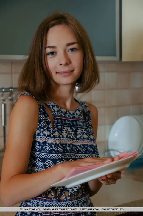 European PAWG Shows Her Naked Pussy in the Kitchen – photo 2 of 18