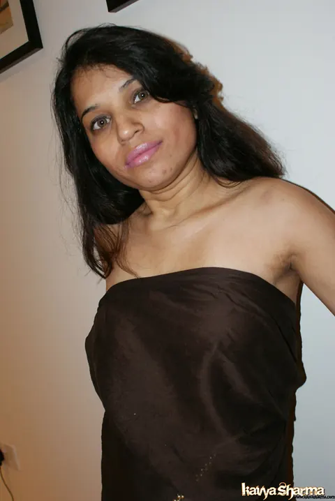 Kavya Sharma: Indian MILF Strips Out of Her Skirt in the Bathroom – photo 6 of 12