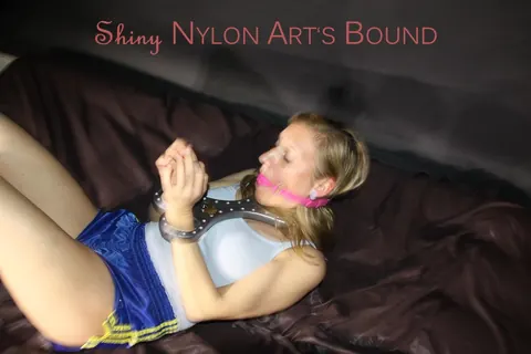 Thick Blonde with Short Hair Gets Pussy Licked in the Bedroom – photo 15 of 16