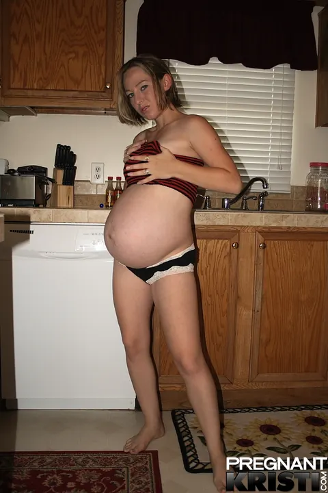 Thick Pregnant Babe Strips Out of Her Tube Top in the Kitchen – photo 5 of 16