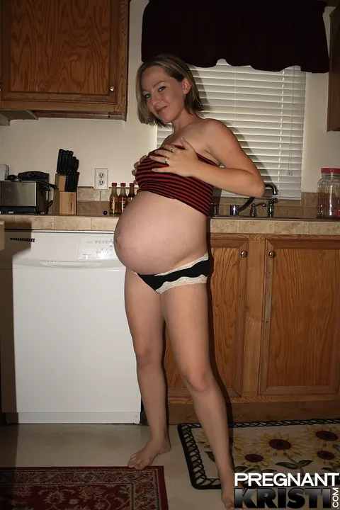 Thick Pregnant Babe Strips Out of Her Tube Top in the Kitchen – photo 4 of 16
