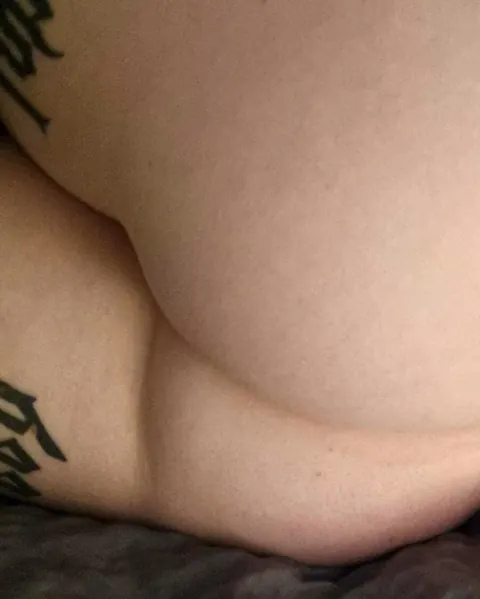 PAWG Amateur Shows Off Her Big Ass and Tattoos – photo 9 of 14