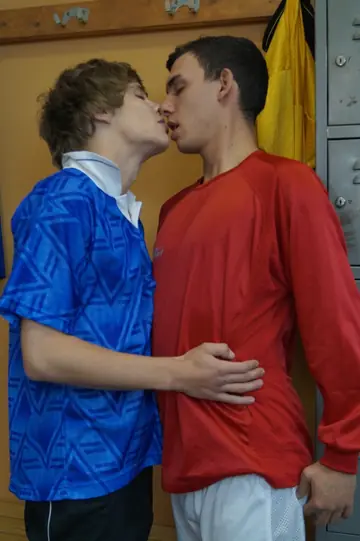 Two Men Kiss and Fuck on a Massage Table