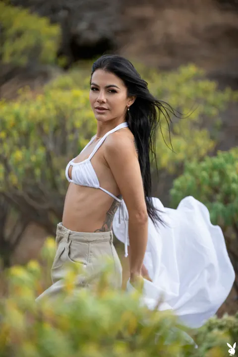 Estefania Pahe: Brunette Latina Strips Nude Outdoors Showing Her Tattoos – photo 5 of 21