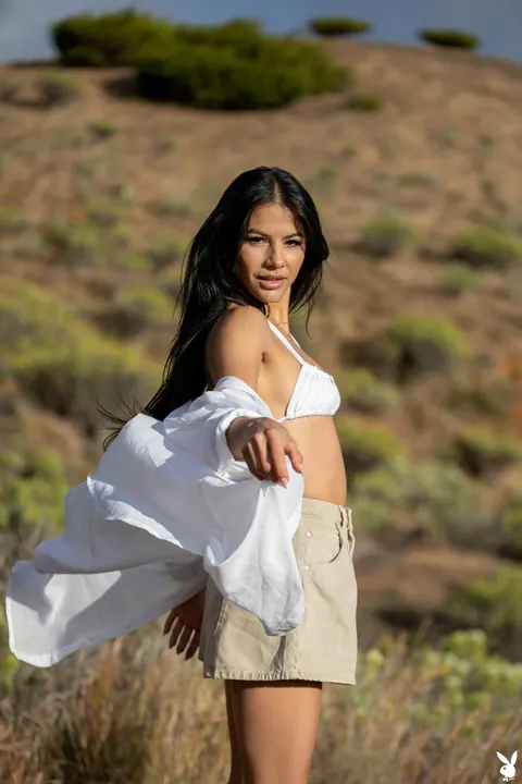 Estefania Pahe: Brunette Latina Strips Nude Outdoors Showing Her Tattoos – photo 1 of 21
