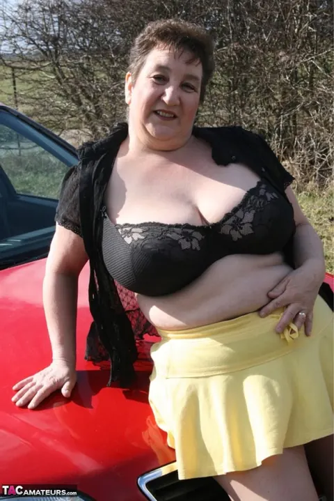 Kinky Carol: British MILF in Pantyhose Strips Outdoors in a Skirt and Heels – photo 14 of 16